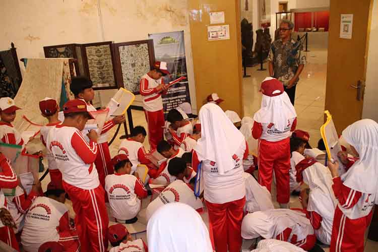 ANTUSIAS: Mengunjungi Museum jadi tahu apa saja koleksi berharga yang dimiliki kota Probolinggo hingga mengenal museum dari masa ke masa.