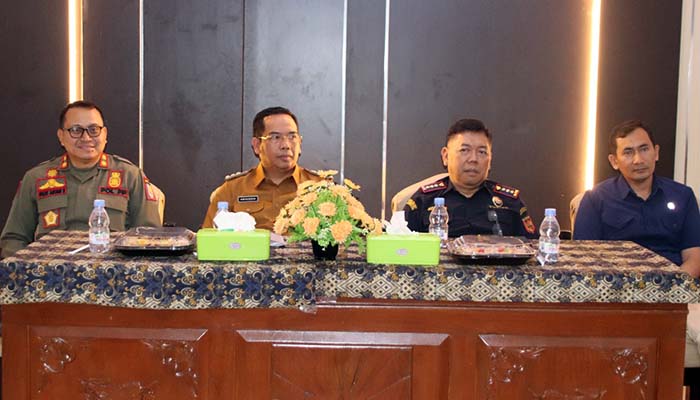 SOSIALISASI: Puluhan Linmas mengikuti Sosialisasi Pemberantasan Rokok Ilegal Tahun 2025 di Aula Kantor Satpol PP Kota Probolinggo, Selasa (29/7).