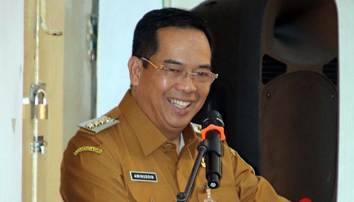 ARAHAN: Wali Kota Probolinggo dr. Aminuddin, Sp.OG (K)., M.Kes. menyampaikan arahan kepada peserta sosialisasi.