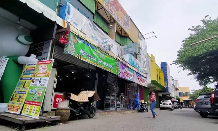DISOROT: Keberadaan Plaza Bangil yang masih menyimpan catatan. Meski banjir sorotan, Kejari Kabupaten Pasuruan tak mau gegabah soal perkara di Plaza Bangil.