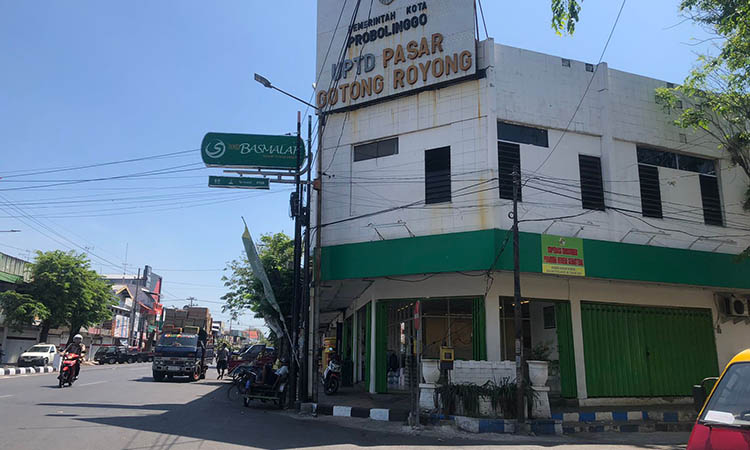 SEKARANG: Tampak depan Pasar Gotong Royong Kota Probolinggo 2025.