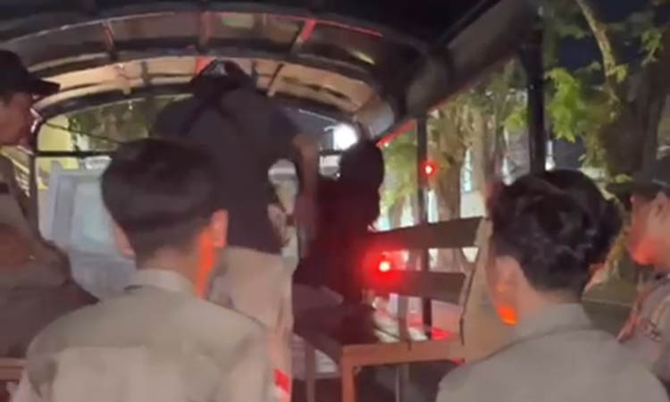HASIL PATROLI: Pengamen yang diamankan Satpol PP saat patrol Sabtu (2/8) malam.