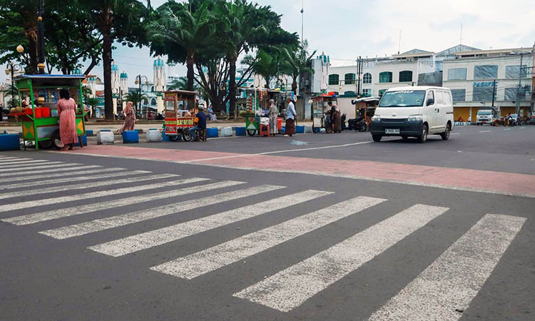 BIAYA BESAR: Salah satu sudut jalan di Kota Pasuruan. Butuh biaya besar untuk pemeliharaan jalan.