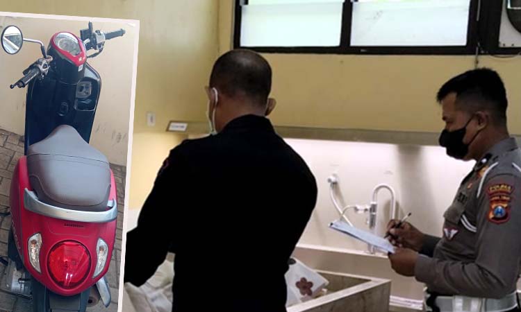 Petugas saat membawa korban ke kamar jenazah. Inset motor yang menabrak korban diamankan.
