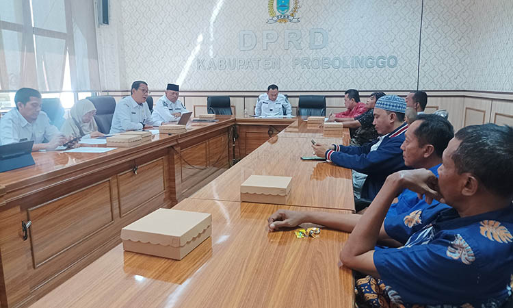 BAHAS PROYEK: Sejumlah pihak saat melakukan hearing bersama Komisi III membahas peluang rekanan di daerah mengerjakan proyek-proyek pemerintah.