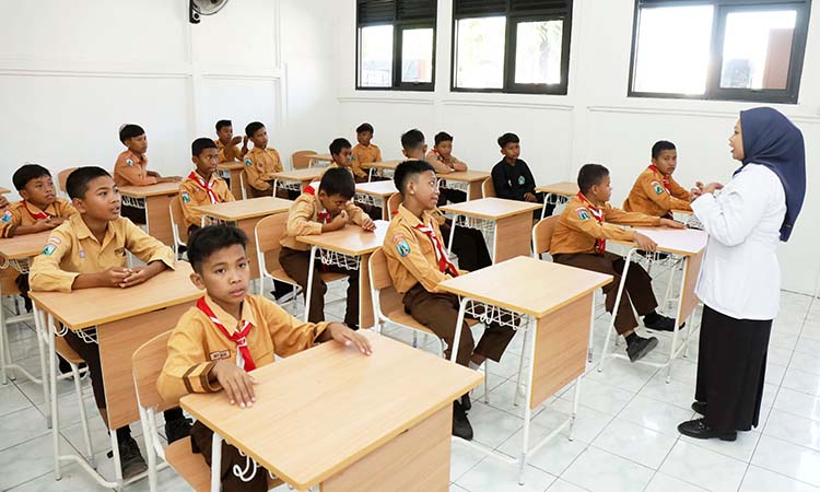 MULAI BERJALAN: Suasana pembelajaran sekolah rakyat di Kota Pasuruan.