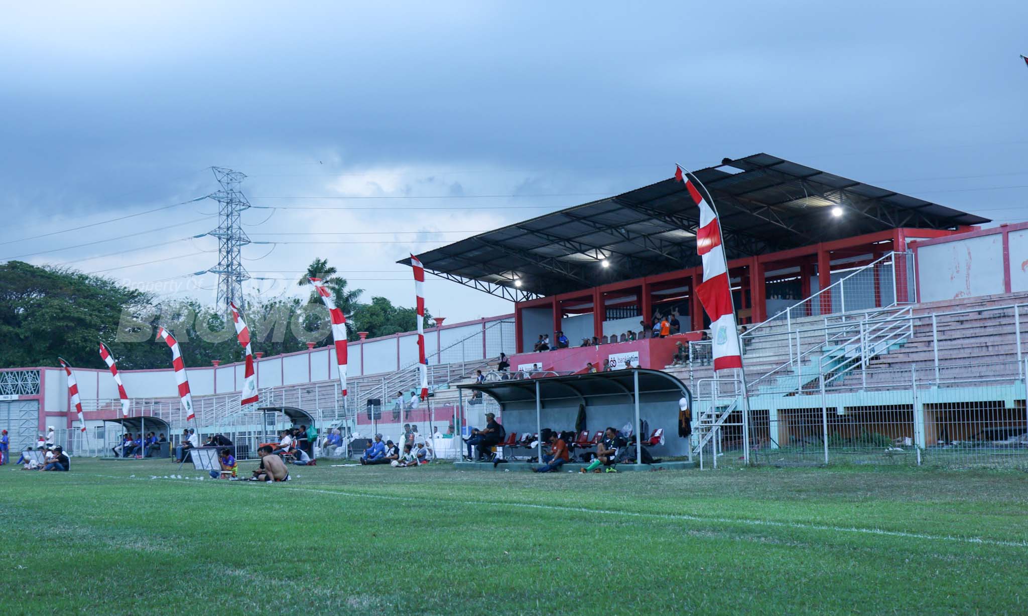 KEBANGGAAN: Keberadaan Stadion R Soedrasono Pogar yang menjadi kebanggaan warga Kabupaten Pasuruan. Rencananya, stadion tersebut bakal dipermak total.