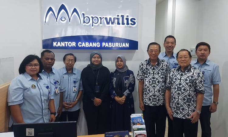 KOMPAK: Jajaran manajemen dan direksi PT BPR Cinde Wilis siap untuk memberikan layanan terbaik kepada masyarakat dalam membantu masalah keuangan.