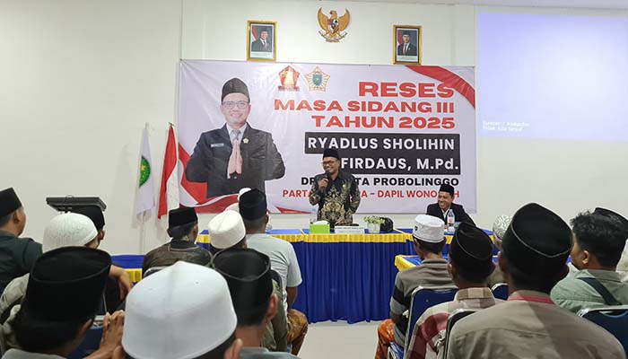 Ketua Fraksi Gerindra DPRD Kota Probolinggo Ryadlus Sholihin Firdaus, M.Pd. menerima aspirasi masyarakat melalui reses yang digelar di Aula Taman Lantai II, Yayasan Badrut Tamam.