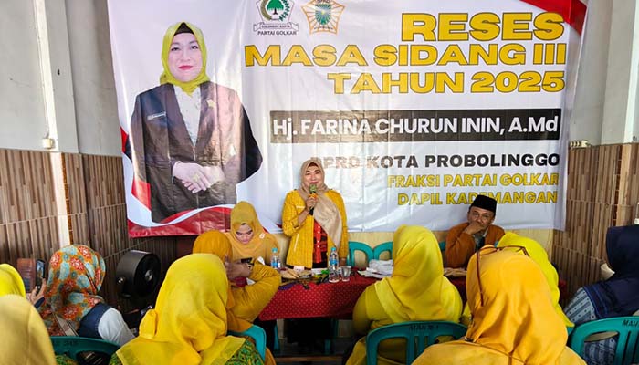 Ketua Fraksi Golkar DPRD Kota Probolinggo Hj. Farina Churun Inin, A.Md., menggelar Reses Masa Persidangan ke-3 di Posko Pemenangan, Jalan Raya Bromo, Kecamatan Kademangan, Senin (4/8) sore.