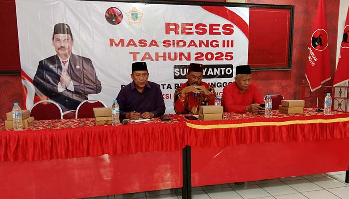 Supriyanto, ketua Fraksi PDI Perjuangan DPRD kota Probolinggo menggelar Reses Masa Sidang ke-3 tahun 2025 di Kantor DPC PDI Perjuangan Kota Probolinggo, Senin (4/8).