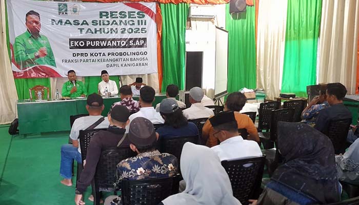 DISKUSI: Ketua Fraksi PKB Eko Purwanto, S.A.P. menggelar Reses Masa Persidangan ke-3 tahun 2025 di kantor DPC PKB Kota Probolinggo, Selasa (5/8).