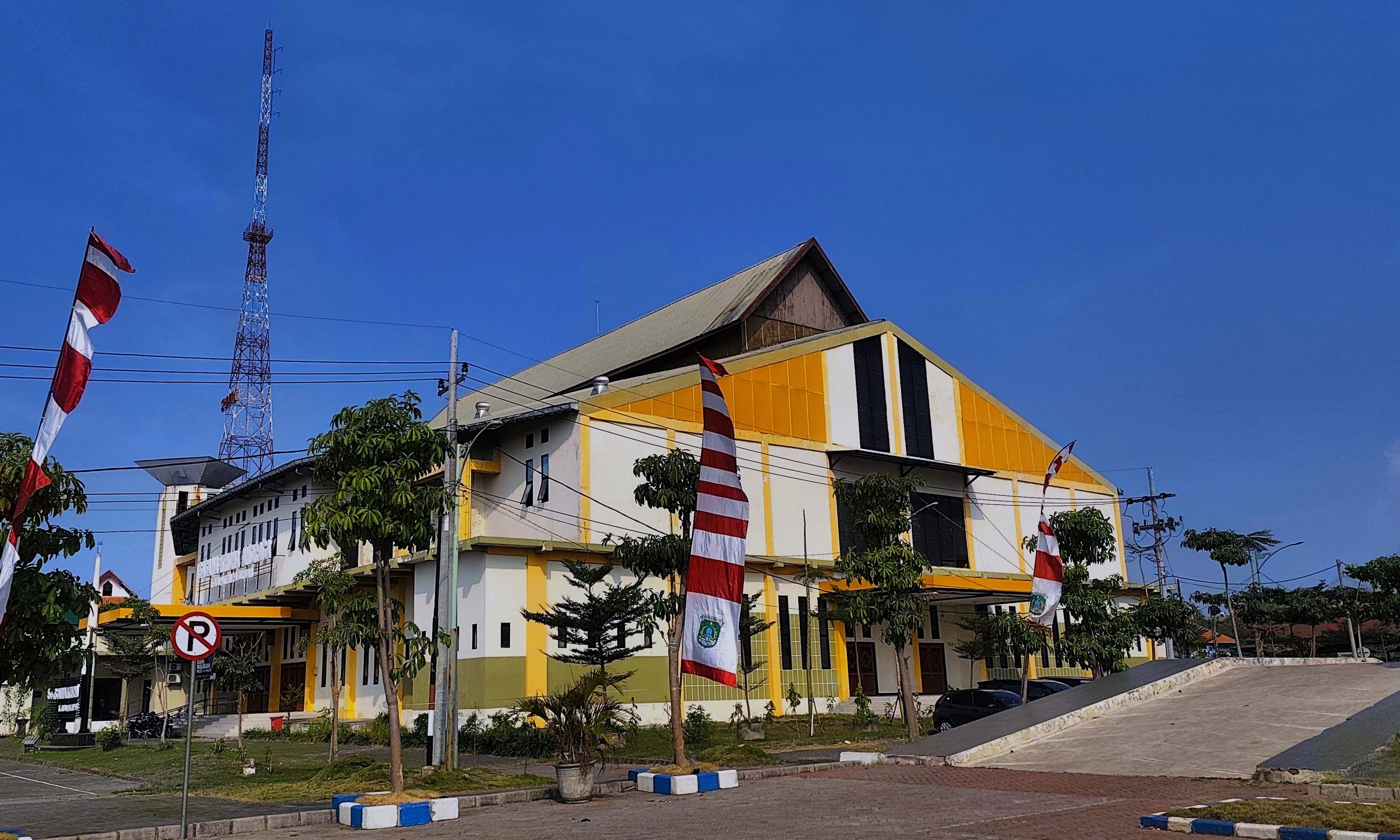 BUTUH PEMBENAHAN: Keberadaan GOR Sasana Krida Anoraga yang akan direhab total. Saat ini, Pemkab Pasuruan tengah menyiapkan untuk pembuatan DED-nya.