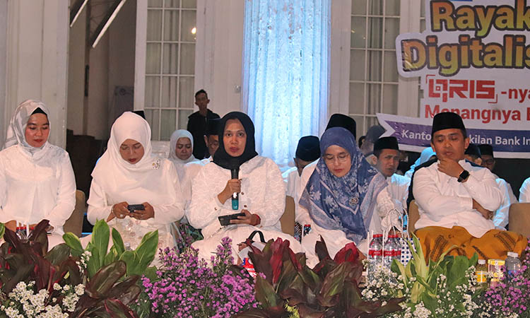 SAMBUTAN: Kepala Kantor Perwakilan Wilayah Bank Indonesia Malang Febrina memberikan sambutan di awal acara Pekan QRIS Nasional (PQN) 2025.