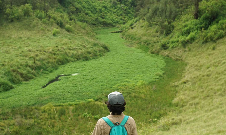 EKSOTIK: Seorang pendaki yang sedang singgah di Sungai Kolbu, Suaka Margasatwa Dataran Tinggi Hyang.