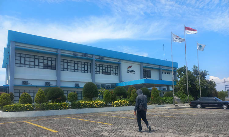 GEDUNG: Tampak depan gedung PT DABN di Kelurahan/Kecamatan Mayangan, Kota Probolinggo