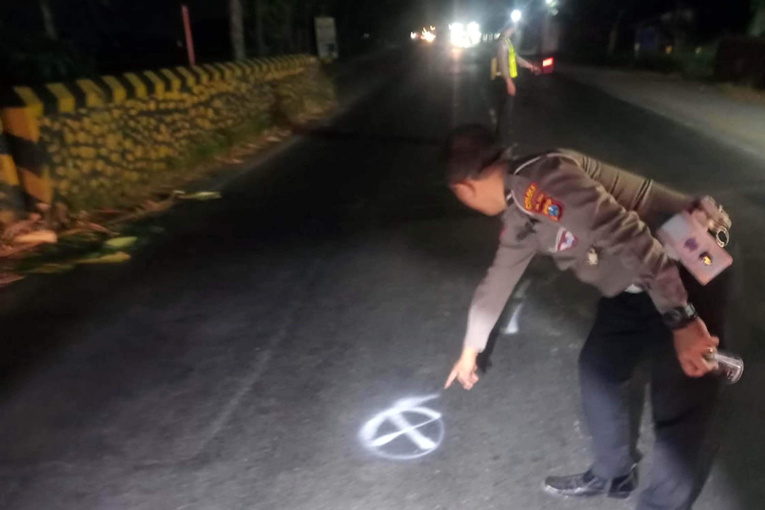 TKP: Lokasi kecelakaan maut di pantura Pajarakan, Kabupaten Probolinggo.