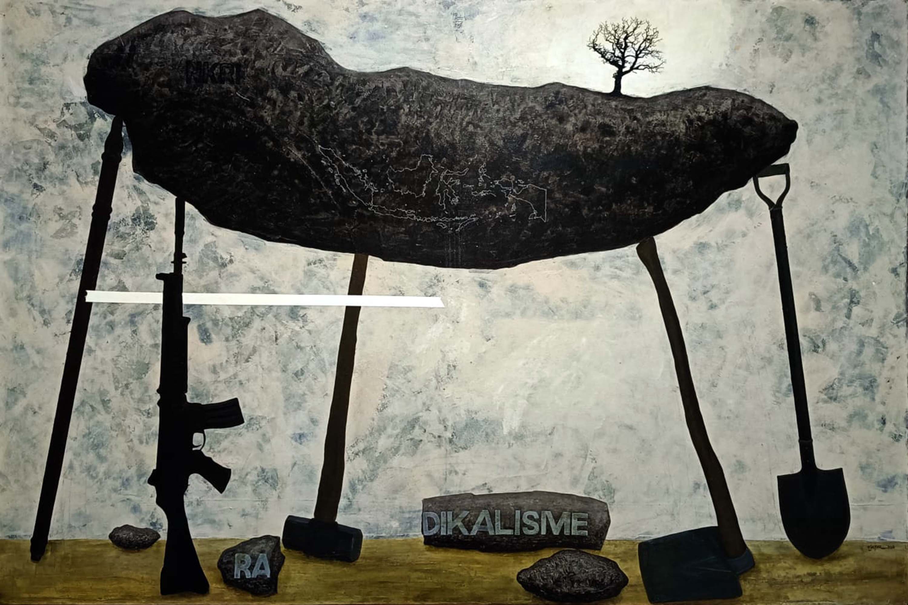 Salah satu karya Tony yang dipamerkan saat Kemanunggalan TNI 2018. Batu hitam dengan peta Indonesia yang ditopang tongkat, kursi, dan laras panjang.