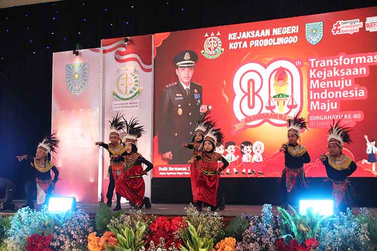 YELYEL: Juara I Lomba Yelyel tingkat SD, Festival Literasi Hukum ketika tampil dalam babak penyeleksian, Senin (25/8).