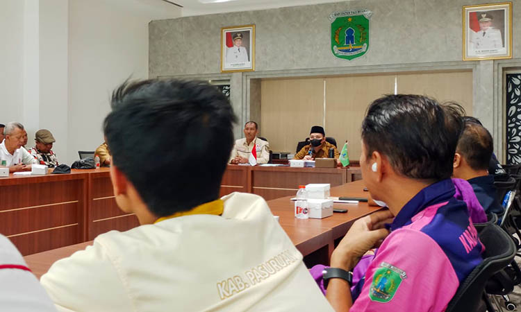 RAPAT: Rapat koordinasi yang dilakukan Bupati Pasuruan HM Rusdi Sutejo bersama KONI dan cabor-cabor yang ada di Kabupaten Pasuruan.