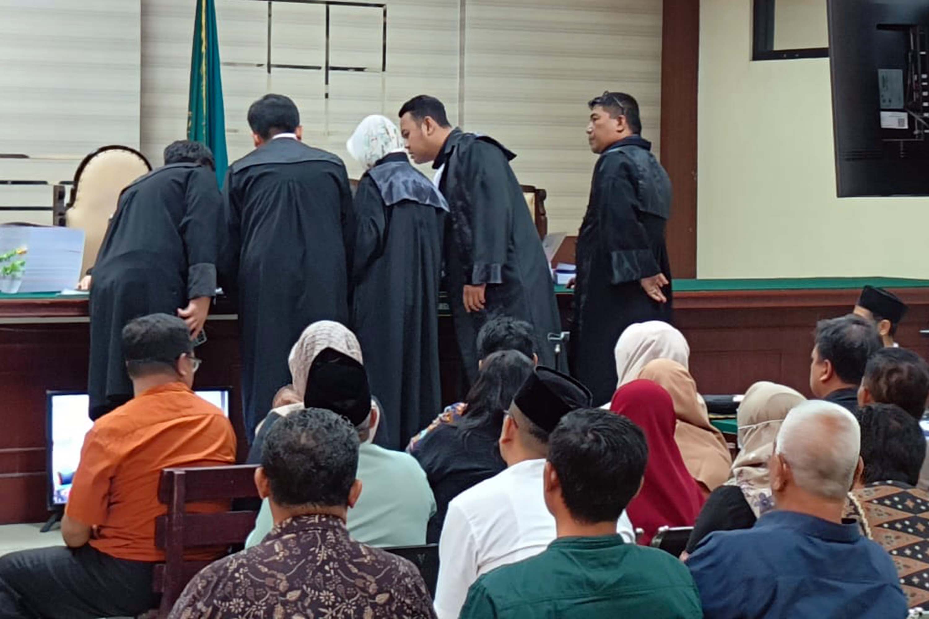 SIDANG: Suasana sidang lanjutan dugaan korupsi dana hibah PKBM Kabupaten Pasuruan di Pengadilan Tipikor Surabaya, Rabu (27/8).