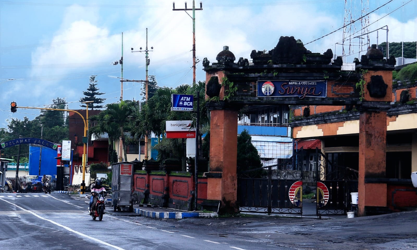 MENGINAP: Salah satu hotel yang ada di wilayah Kabupaten Pasuruan. Meski dibanjiri wisatawan, ternyata tingkat hunian kamar mengalami penurunan.