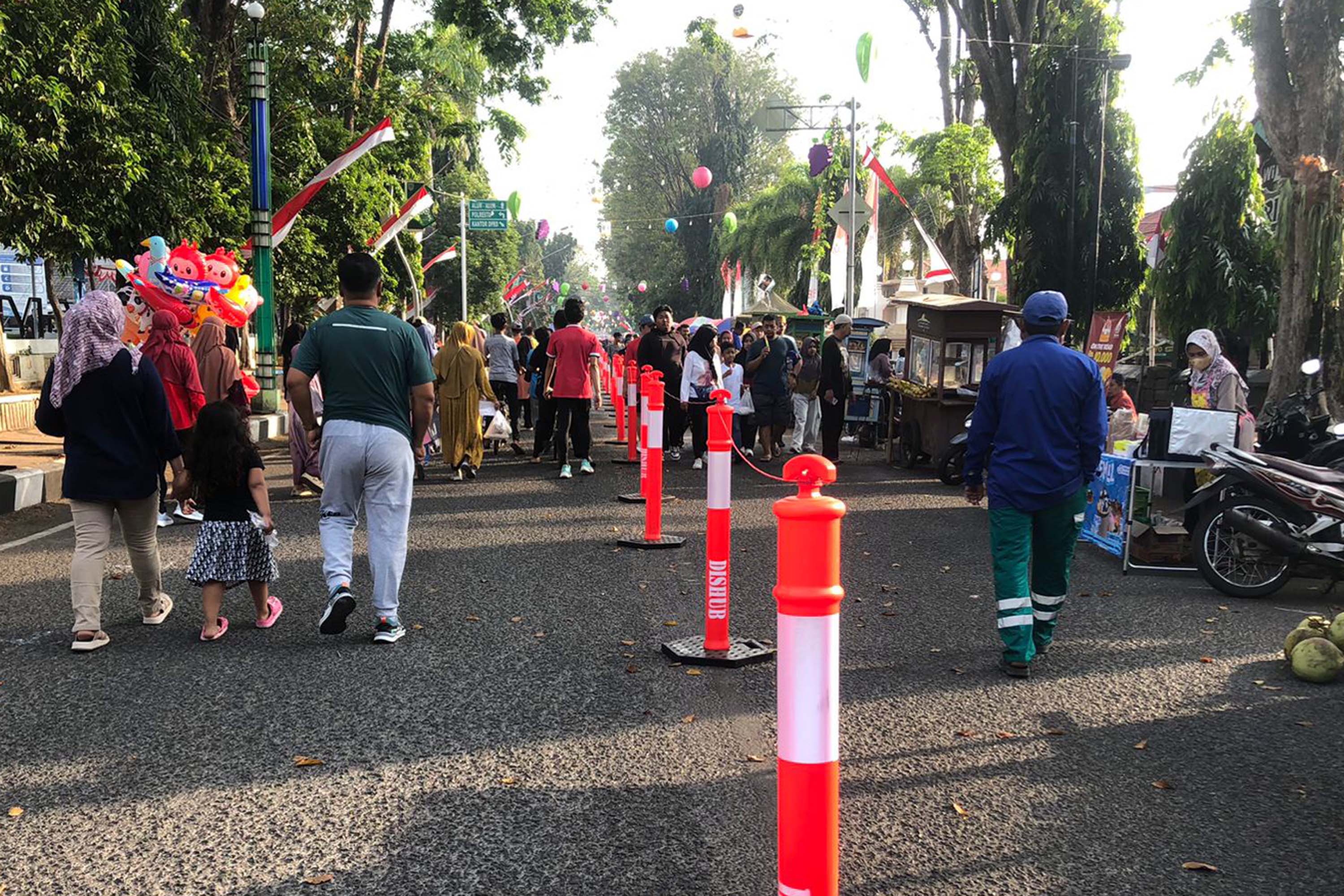 LOKASI BARU: CFD di jalan Suroyo Kota Probolinggo yang baru berjalan 2 kali. Lantaran ada protes, muncul usulan CFD dipindah ke Jalan Pangsud. (Dok. Radar Bromo)