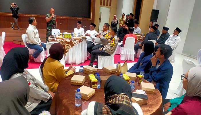 KORDINASI: Rapat yang diikuti Forkopimda Kabupaten Pasuruan, Minggu (31/8) sore.