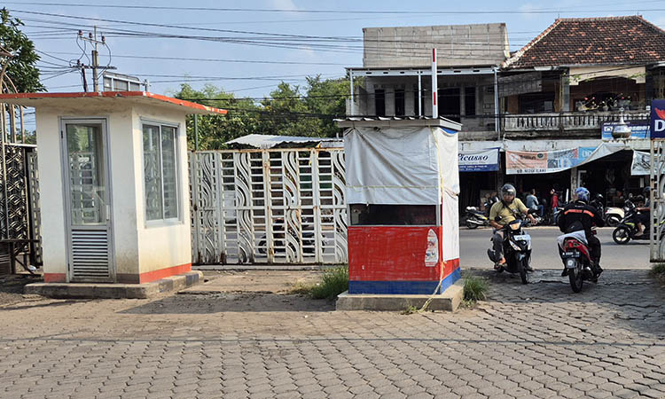 TAK JADI DIGUNAKAN: E-portal di Pasar Kebonagung yang masih mangkrak. Rencananya Dinas Perhbungan akan memindahkan alat ini ke Terminal Wisata.