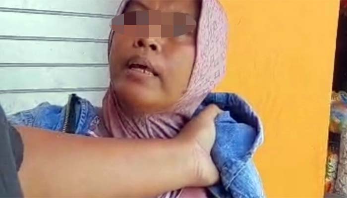 Potongan video saat emak-emak asal probolinggo kepergok bobol kios di Pasar Tapen, Jombang.