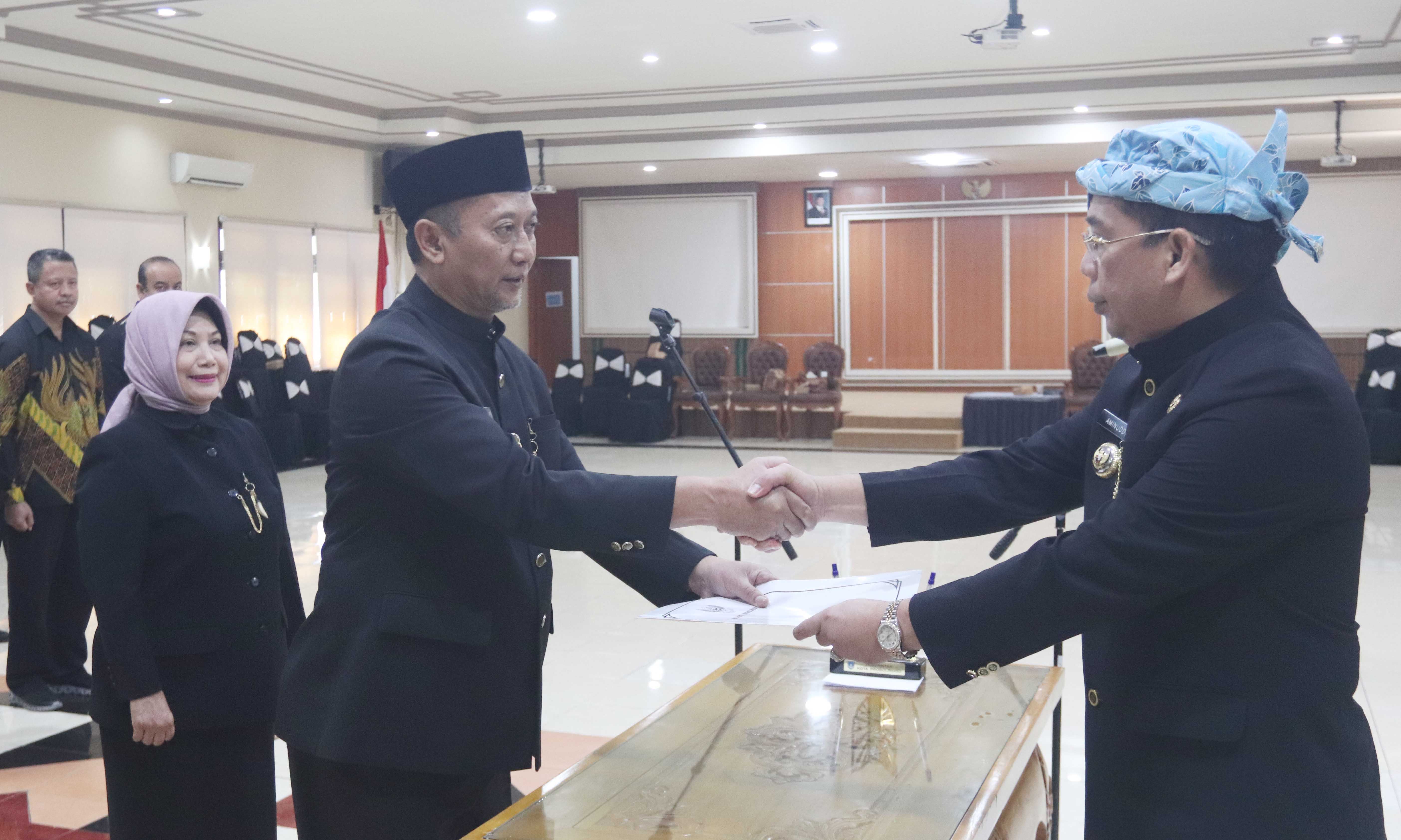 DILANTIK: Rey Suwigtyo resmi dilantik sebagai Pj Sekda Kota Probolinggo, Senin (1/9).