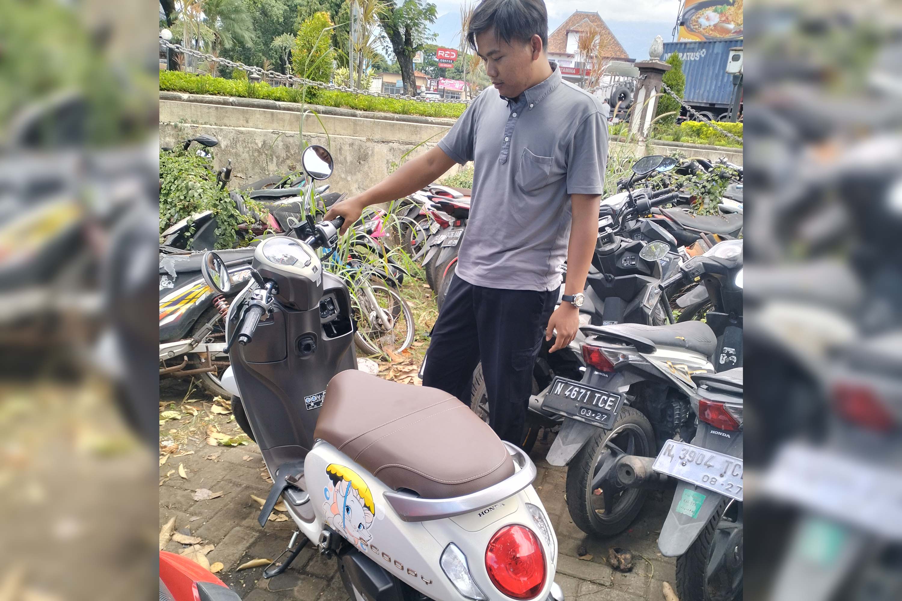 BARANG BUKTI: Motor korban kecelakaan, Yanti Ismawati yang diamankan di Pos Lantas Polsek Pandaan.