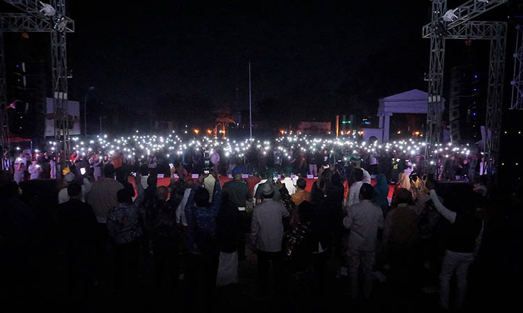 DEMI KONDUSIVITAS: Sarasehan kebangsaan di Gedung Harmoni, Minggu (7/9) malam.