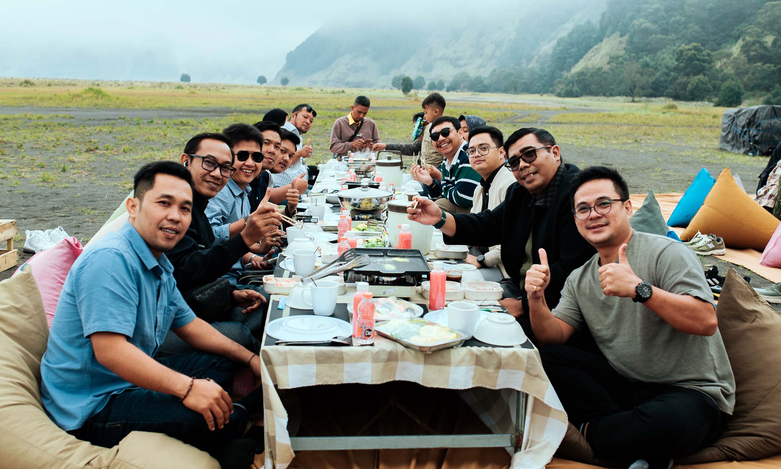 BERWISATA: Sebagai bentuk apresiasi, Sun Star Motor mengajak para customer setia Mitsubishi Fuso untuk berwisata ke kawasan Gunung Bromo.