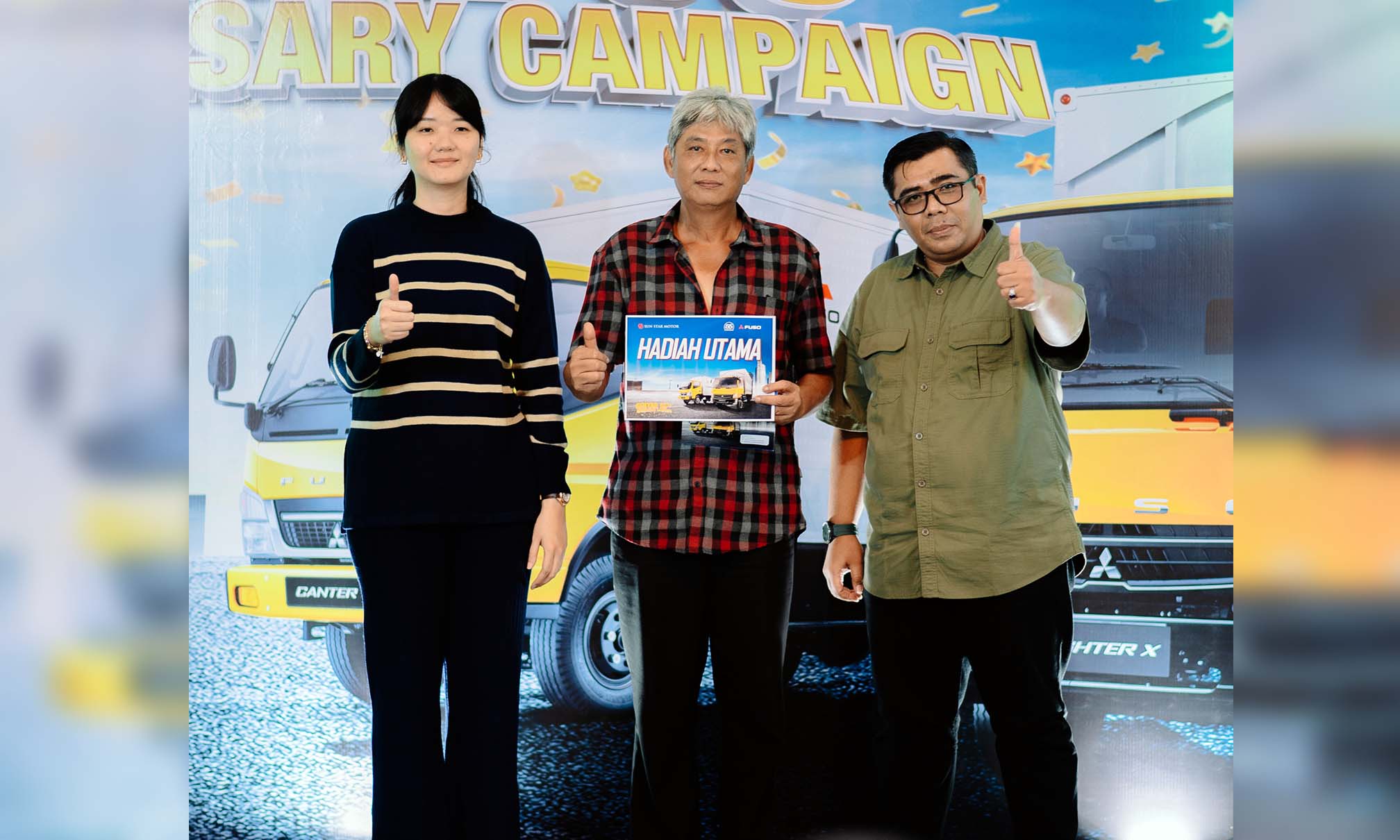 SPECIAL : Dalam acara &ldquo;Fuso Gebyar 55 Tahun Anniversary Campaign,&rdquo; dealer Sun Star Motor memberikan penawaran special bagi customer yang akan menambah armadanya, berupa "Fuso Jalan-jalan Merdeka."