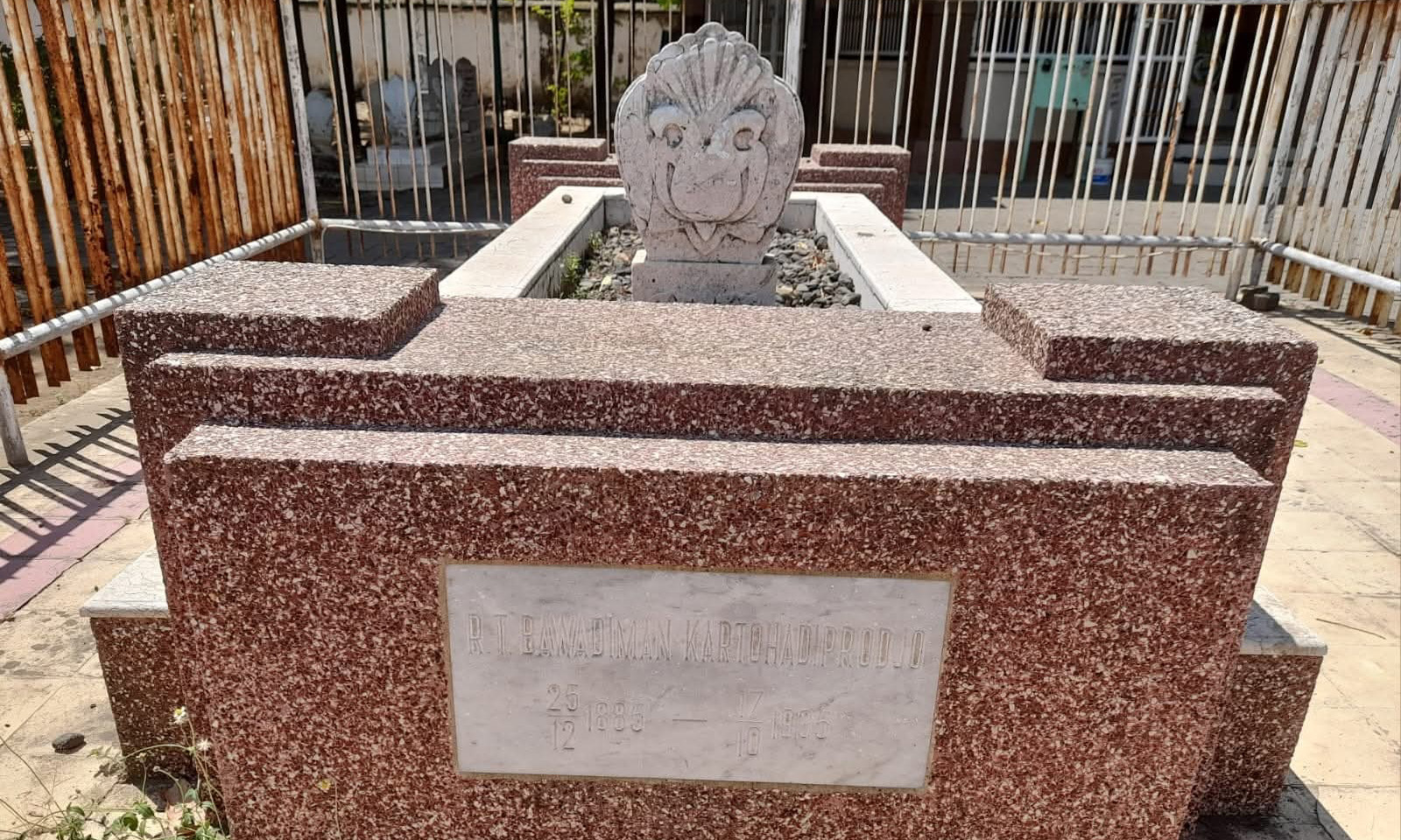 TERJAGA: Makam RT Bawadiman Kartohadiprodjo yang bisa ditemui di komplek makam yang dikenal oleh masyarakat sebagai Makam Turba.