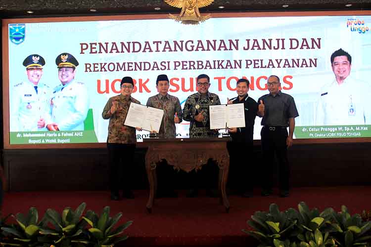 KOMITMEN: Naskah janji dan rekomendasi perbaikan layanan RSUD Tongas yang sudah ditandatangani.