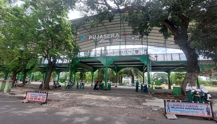 TIDAK DIBONGKAR: Dinas PUPR PKP Kota Probolinggo memastikan bangunan Pujasera di alun-alun tidak akan dibongkar selama proses revitaslisasi. Justru akan dibuat lebih bagus dan menarik.