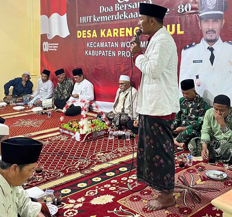 ⁠BERDOA: Kepala Desa Kareng Kidul Suladi membuka kegiatan Istigosah dan Doa Bersama dalam Rangka HUT Kemerdekaan RI.
