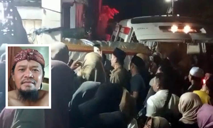 DIPULANGKAN: Suasana rumah duka Misto, warga Desa Jorongan, Probolinggo diselimuti kesedihan. Duka begitu mendalam, setelah korban tiba di rumah duka. Inset Misto semasa hidup.