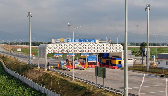 Gerbang tol Paiton yang masuk pengerjaan paket tiga saat ini sudah rampung 83,65 persen. Hanya menyisakan pengerjaan konstruksi jalan dan jembatan. (Agus Faiz Musleh/ Radar Bromo)