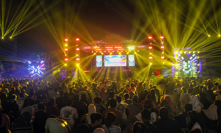 MERIAH: Gelaran Pasuruan Sound Festival yang dihelat di Lapangan Rama Gloria, Desa Cangkring Malang, Kecamatan Beji, Kabupaten Pasuruan, disambut antusiasme tinggi masyarakat.