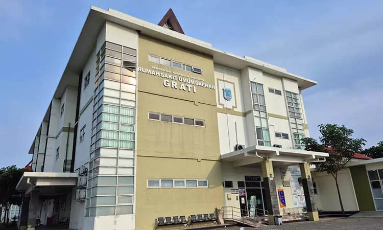 LAYANI: Bangunan RSUD Grati yang difungsikan untuk pelayanan kesehatan. Dalam memaksimalkan pelayanan tersebut, rumah sakit setempat menambah dokter spesialis.