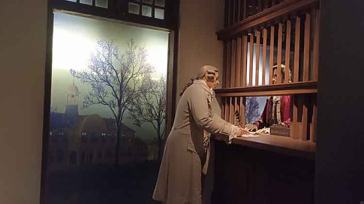 ZAMAN KOLONIAL: Museum Bank Indonesia juga menyiapkan diorama, salah satunya transaksi pada zaman kolonial.