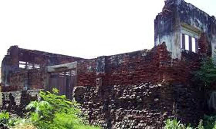 PUING: Tampak Benteng Mayangan yang hanya menyisakan puing saja saat ini.