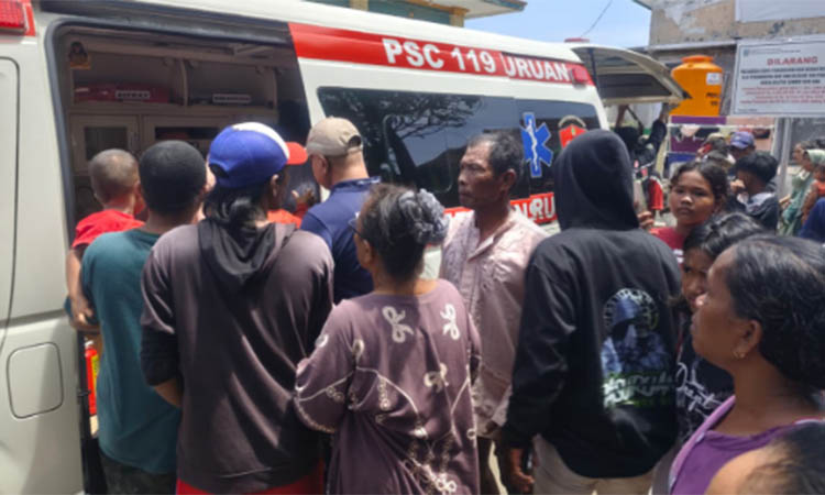 Jenazah ambulans yang akan mengantar korban ke rumah duka
