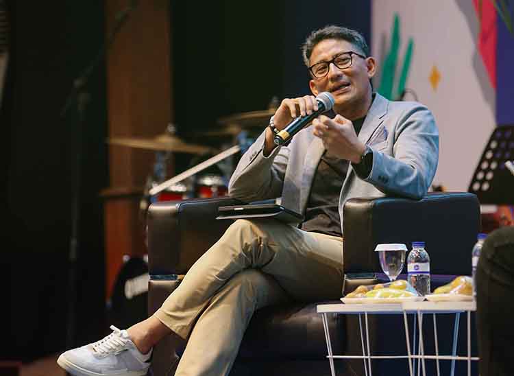 NARASUMBER: Dr. H. Sandiaga Salahuddin Uno, B.B.A., M.B.A., pengusaha, investor, sekaligus Menteri Pariwisata dan Ekonomi Kreatif RI (2020&ndash;2024).