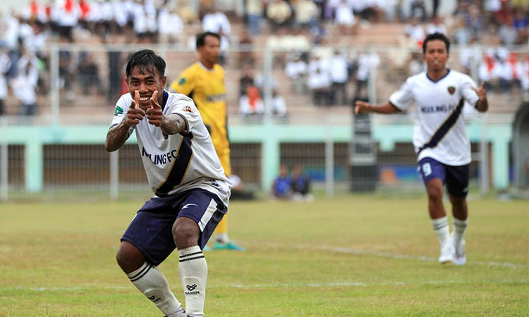 GOL TERBANYAK: Ali Kacong Mashori selebrasi seusai mencetak gol ke gawang Lekok United. Total Ali mencetak 15 gol sepanjang turnamen ini.