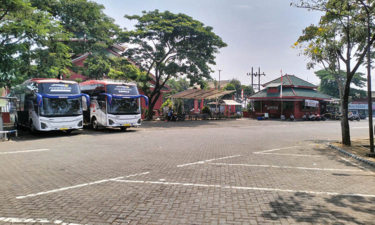 DITATA: Area parkir Pasar Wisata Cheng Hoo Pandaan yang dirapikan. Hal ini dilakukan agar kawasan setempat lebih tertata.