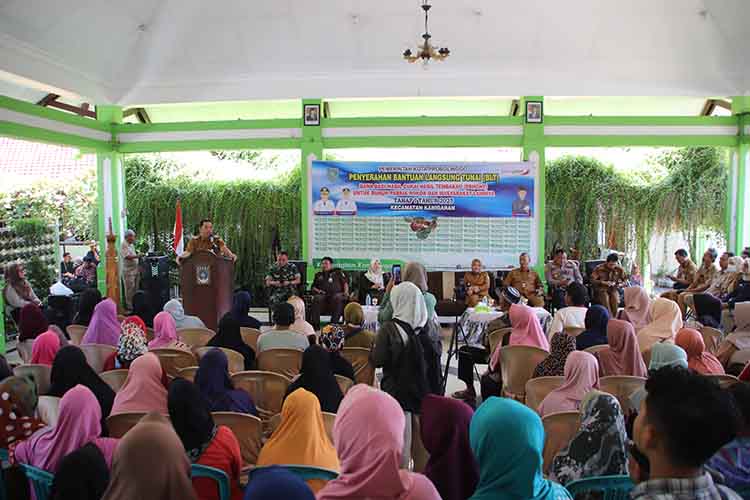 KANIGARAN: Wali Kota Probolinggo dr. Aminuddin berharap BLT juga digunakan untuk stimulus memulai usaha untuk meningkatkan kesejahteraan keluarga.
